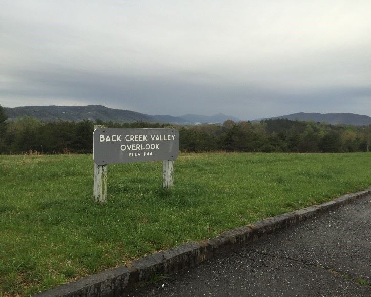 Photo of Back Creek Valley Overlook with its sign reading "Back Creek Valley Overlook Elev 1144&#
